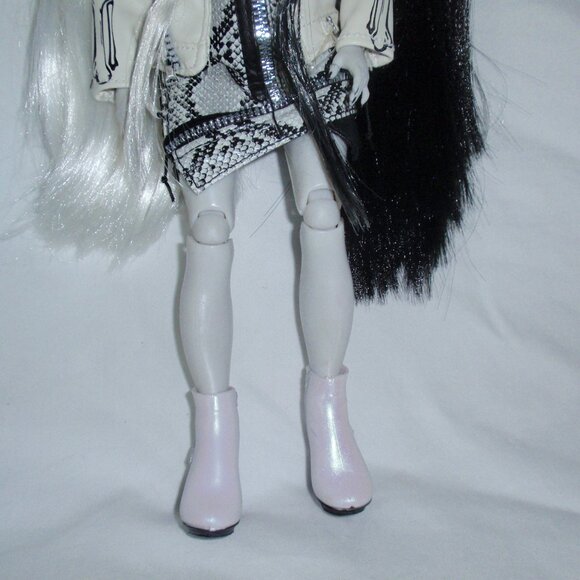 Rainbow Shadow High Heather Grayson Fashion Doll - Picture 3 of 16